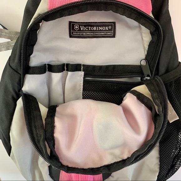 Victorinox Dual-Compartment Monosling - Picture 6 of 15